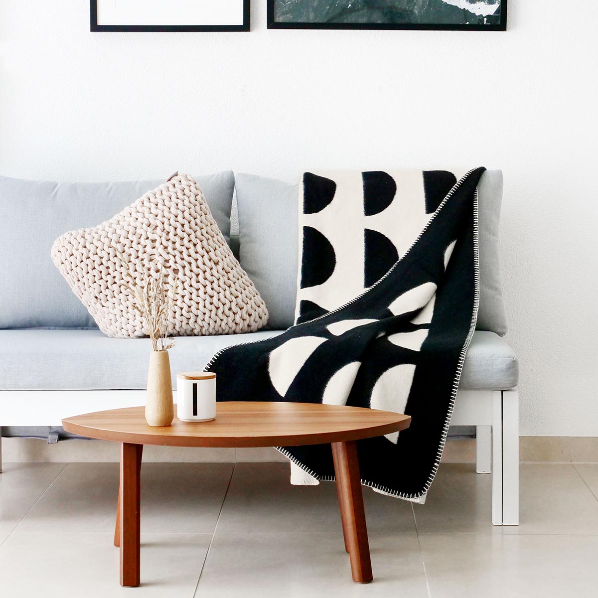 Kuscheldecke JORIS aus 100 % Bio-Baumwolle (kbA), schwarz-natur - athomewithpaula