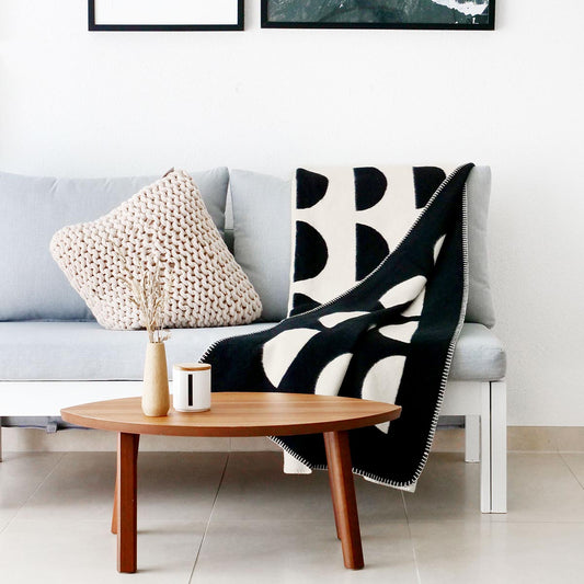 Kuscheldecke JORIS aus 100 % Bio-Baumwolle (kbA), schwarz-natur - athomewithpaula