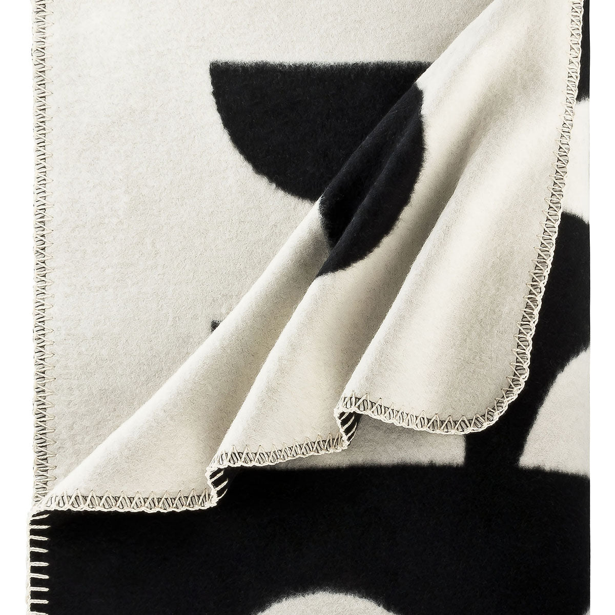 Kuscheldecke JORIS aus 100 % Bio-Baumwolle (kbA), schwarz-natur - athomewithpaula