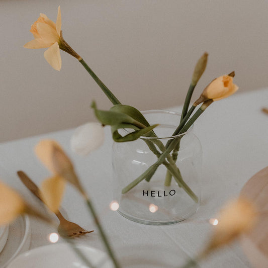 Vase aus Glas mittel Hello - athomewithpaula