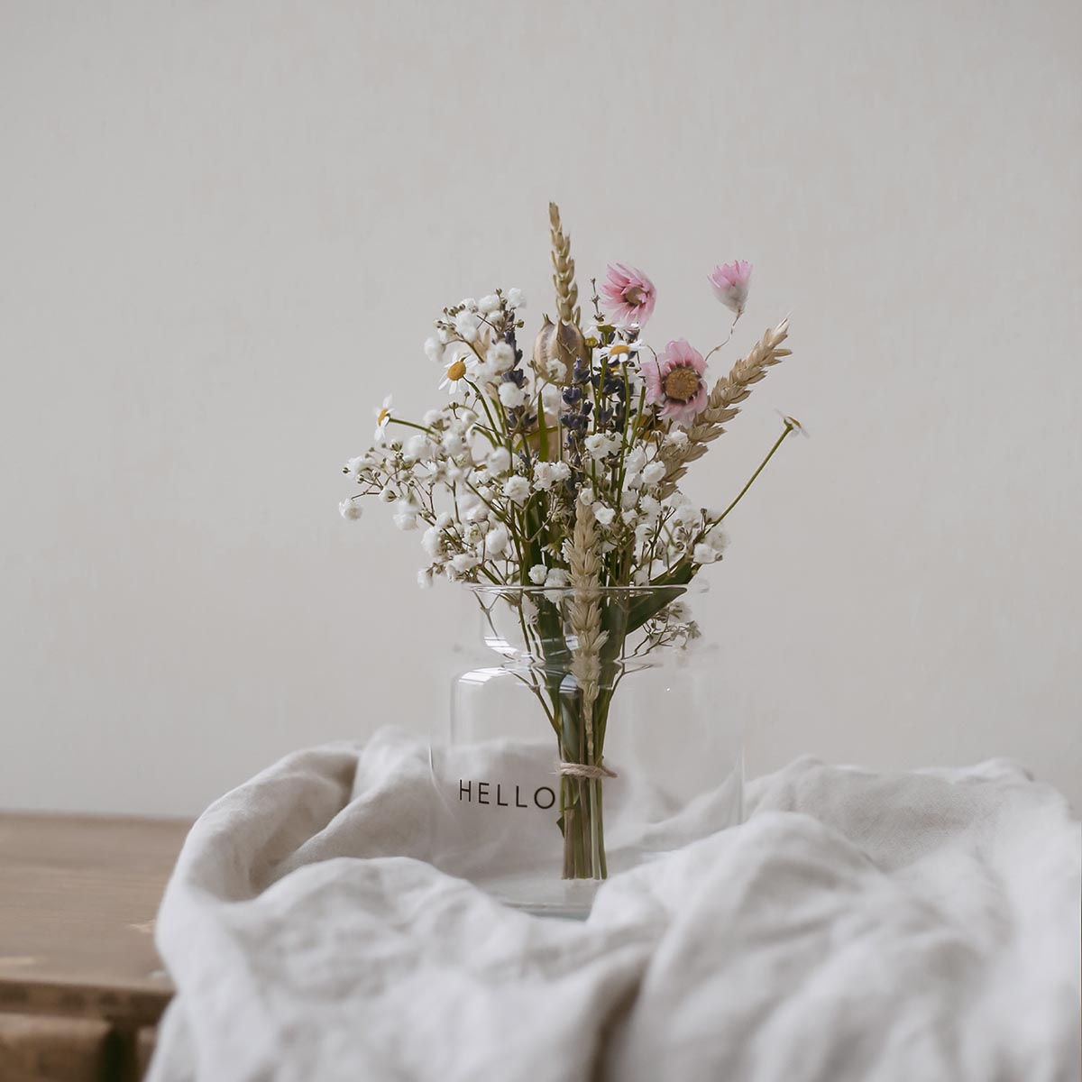 Vase aus Glas mittel Hello - athomewithpaula