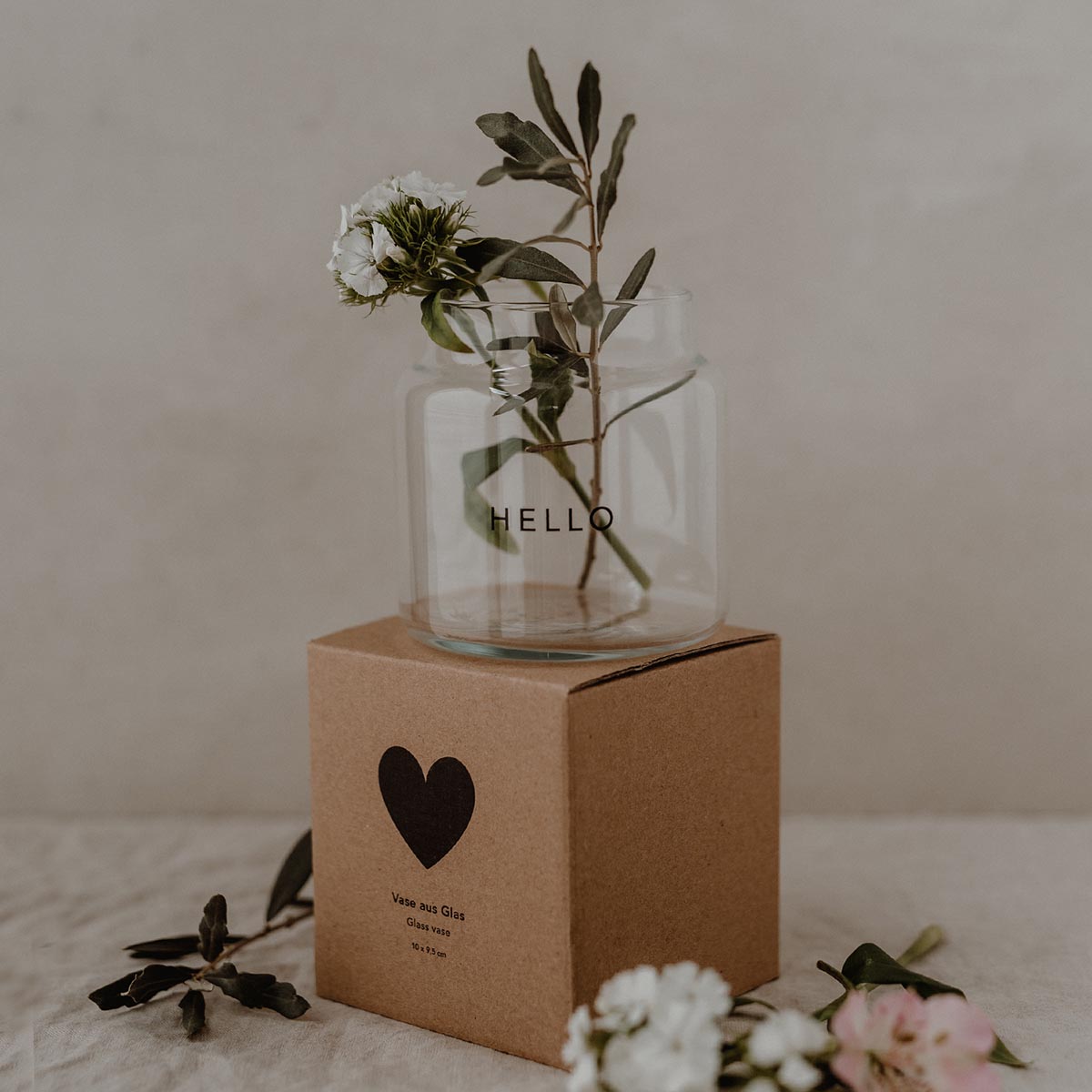 Vase aus Glas mittel Hello - athomewithpaula