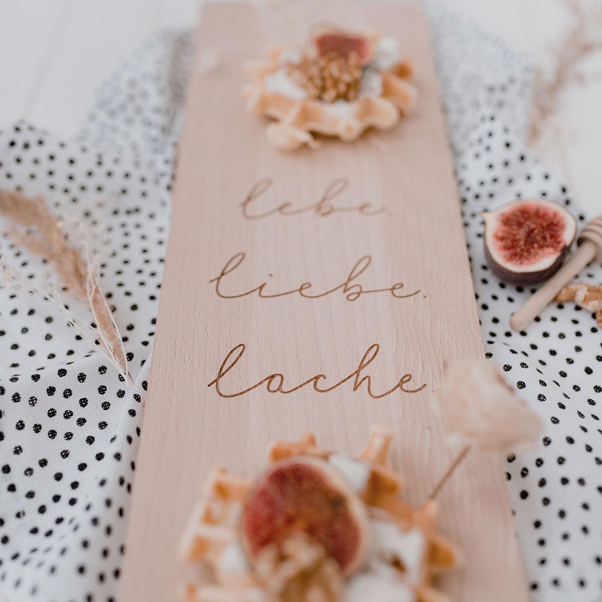 Schneidebrett Lebe Liebe Lache - athomewithpaula