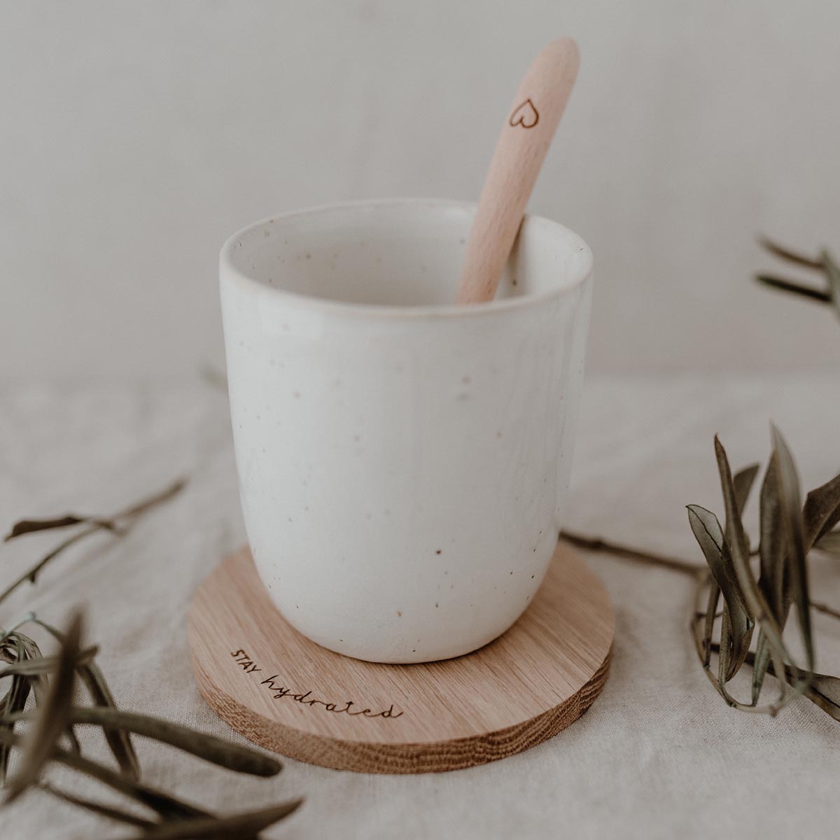 Untersetzer aus Eiche Stay hydrated - athomewithpaula