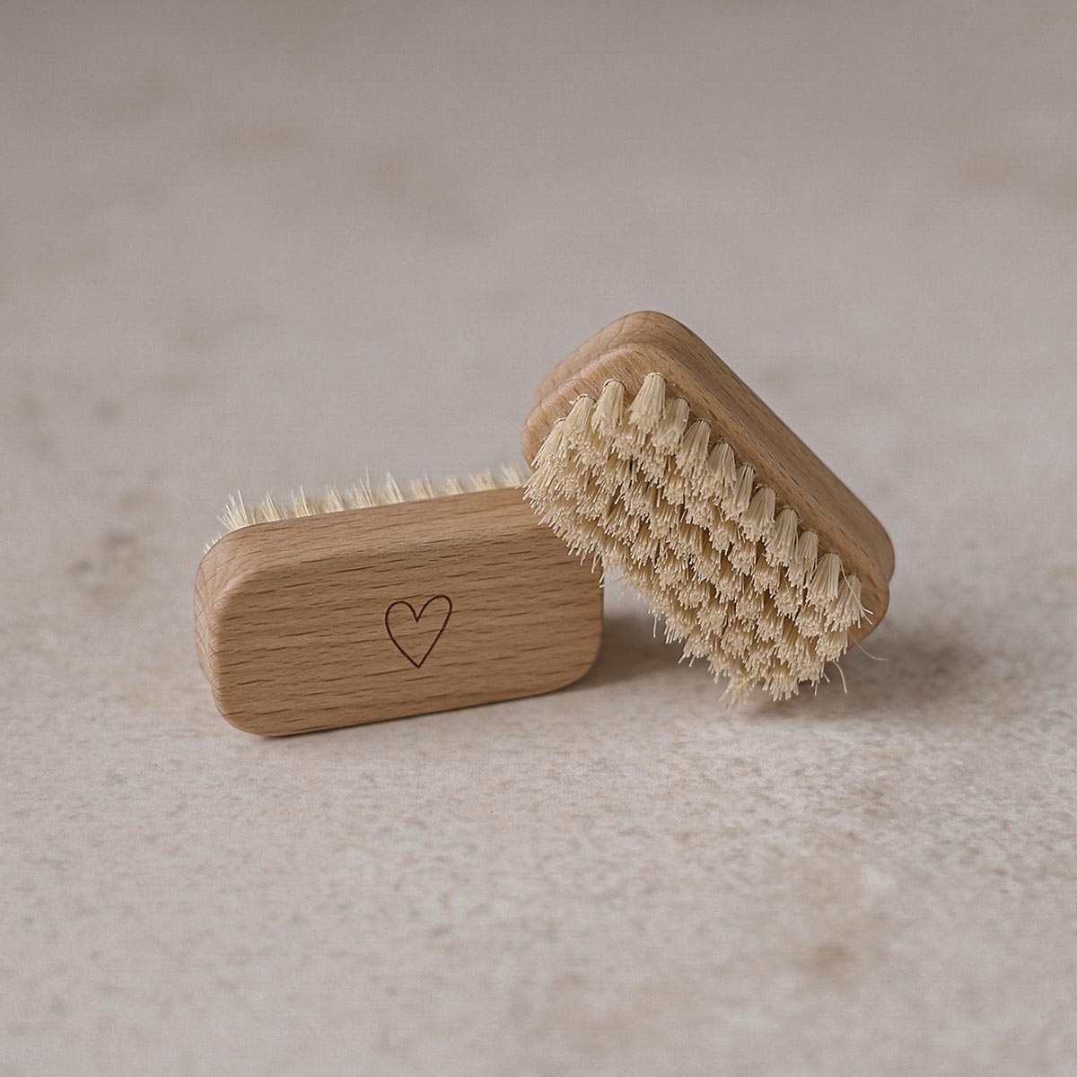 Kindernagelbürste Herz - athomewithpaula