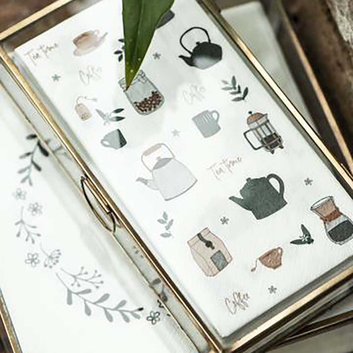 Serviette mit schwarzem Blumenkranz 50 Stck - athomewithpaula