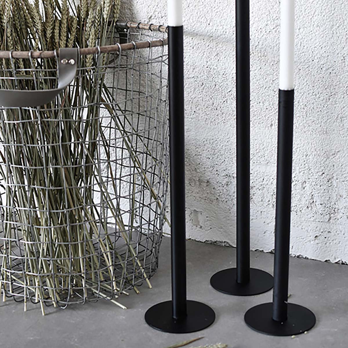 Ekeberga - Mittelgroßer schwarzer Kerzenhalter - athomewithpaula