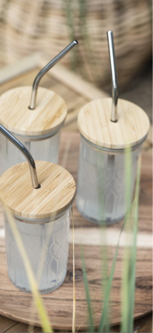 Glas mit Bambusdeckel und Edelstahlstrohhalm - athomewithpaula