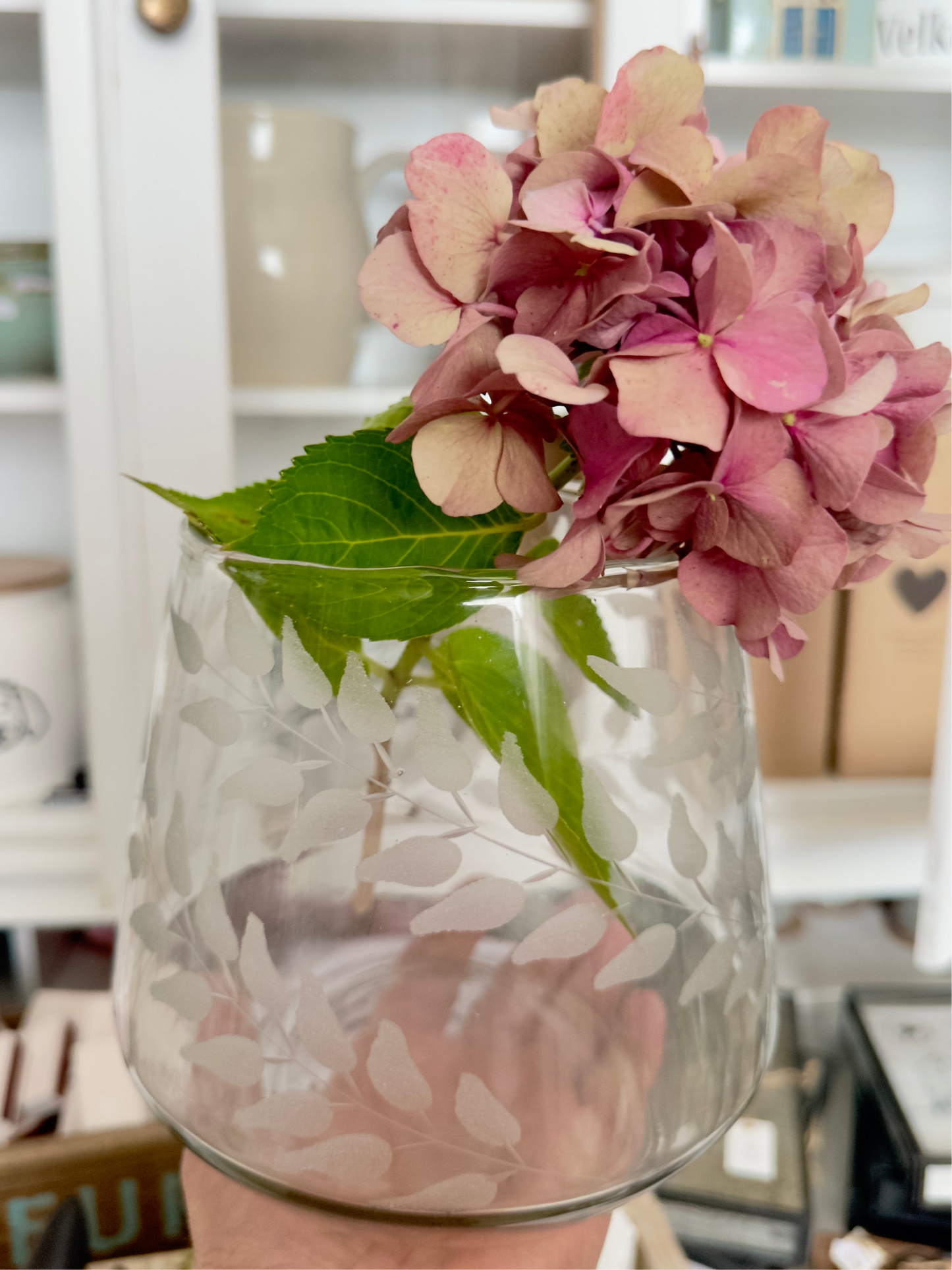 HANDGEFERTIGTE VASE MIT GRAVUR (L)