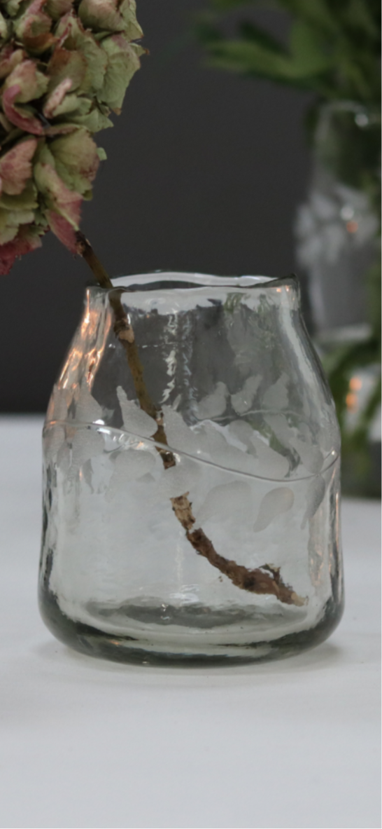 HANDGEFERTIGTE VASE MIT GRAVUR (M)