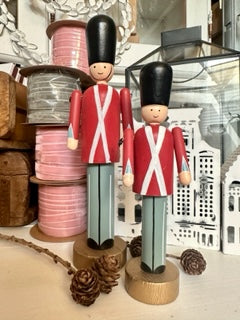 Gardist stehend klein