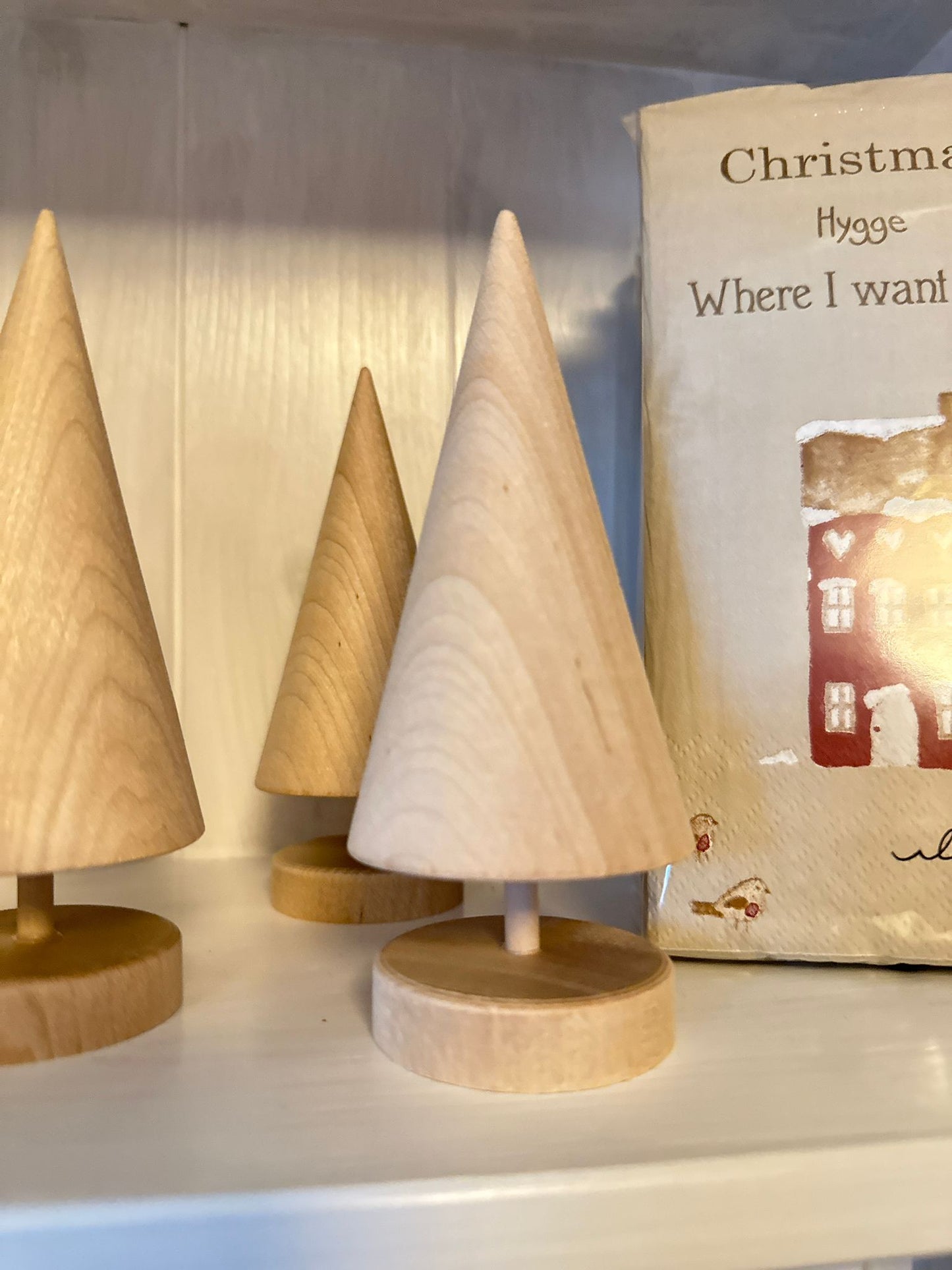 Weihnachtsbäume aus Holz Natur - athomewithpaula