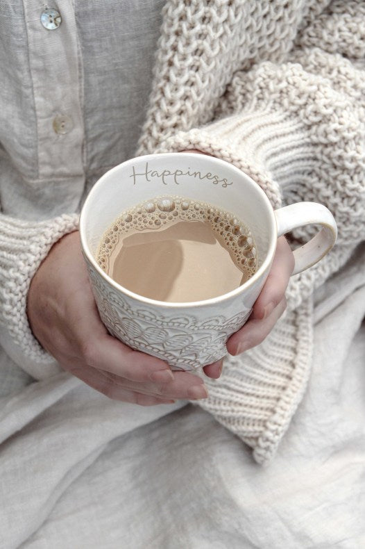 Maja's Cottage „Happiness“ Becher mit Henkel Weiß