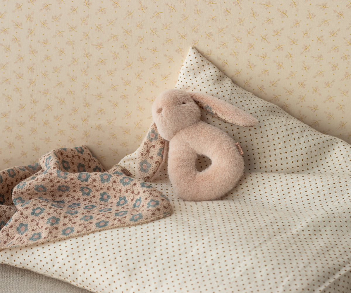maileg Hasen Rassel Set - Powder Baby - athomewithpaula