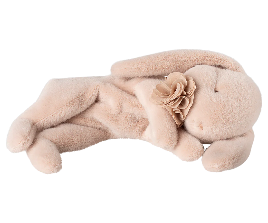 maileg Schlafender Plüsch Hase, Klein - Powder - athomewithpaula