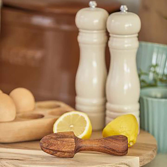 Zitronenpresse aus geöltem Akazienholz - athomewithpaula