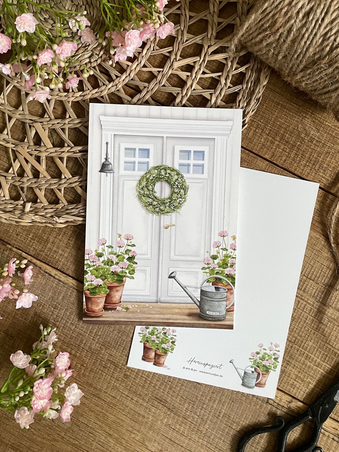 Ann & Jan Postkarte "Hereinspaziert" - Hauseingang im Frühling & Sommer - athomewithpaula