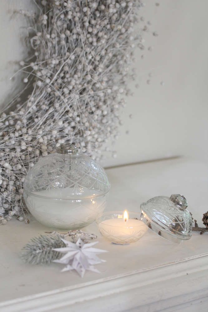 Glaskugel mit Wachs mit Schliff + Sternen klein