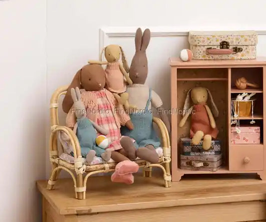 maileg Kaninchen braun mit gestricktem Hemd und Overall, Gr. 3 – 49cm - athomewithpaula